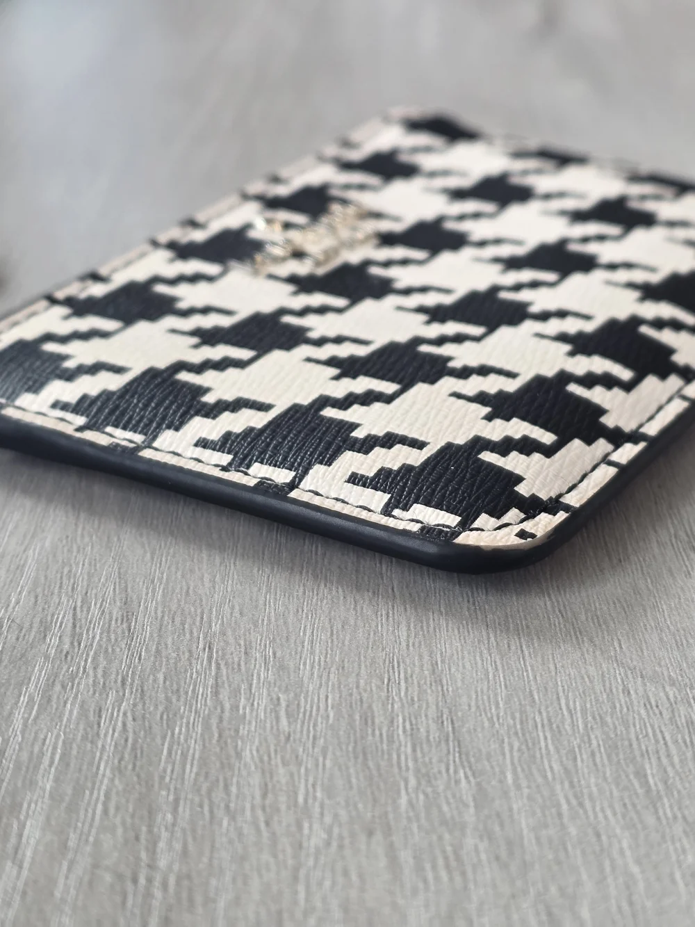kate spade houndstooth zip key pouch - black & white